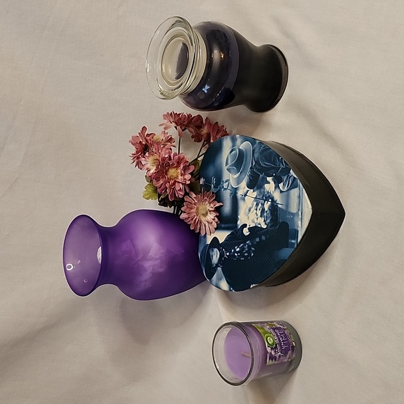 Airwick lavender, Shaker Hill Bayberry Candles with heart Shaped storage box - Picture 1 of 16